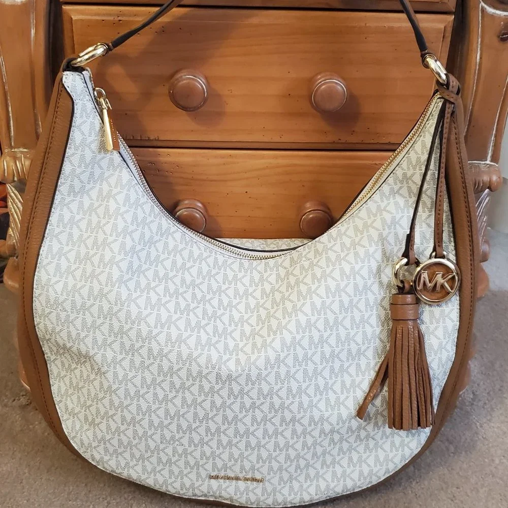 Michael Kors Purse, Vanilla with Acorn Leather - Picture 1 of 4